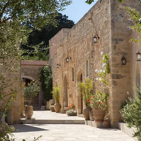 Hotel Village Kapsalianá